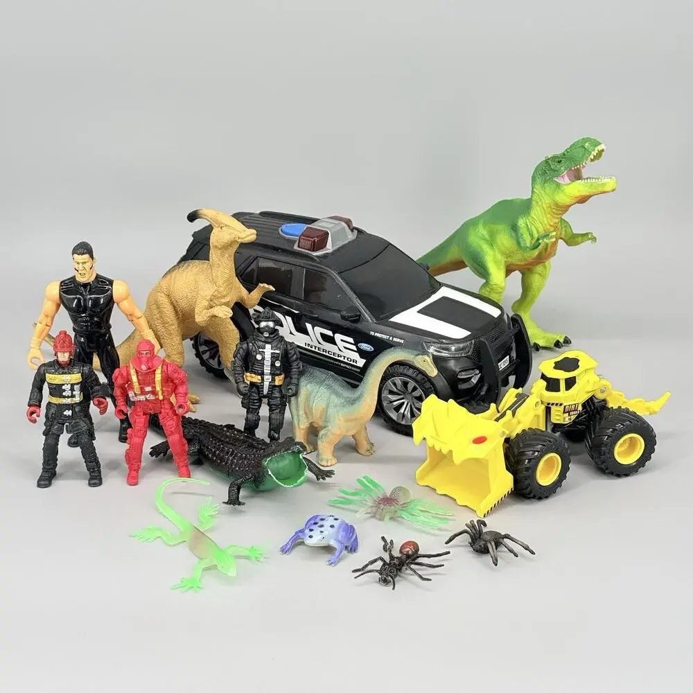 Dickie Toys Official Ford Interceptor Police Car Lights Sound + Action Figures +